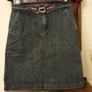 $5 ITEM IF BUNDLED WITH 2 OR MORE ITEMS. Cute little denim skirt
